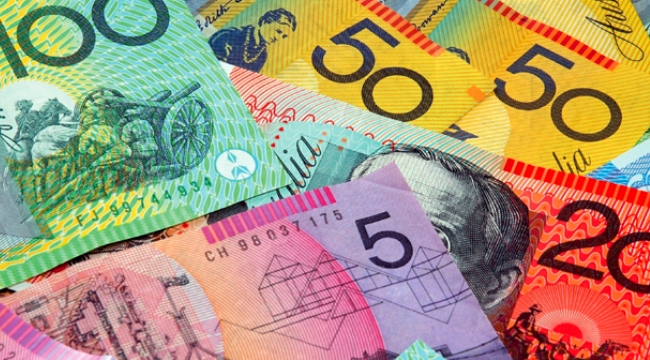 Australijski dolar je pomesan nakon sto je ukupan iznos novih kredita u Australiji porastao u novembru